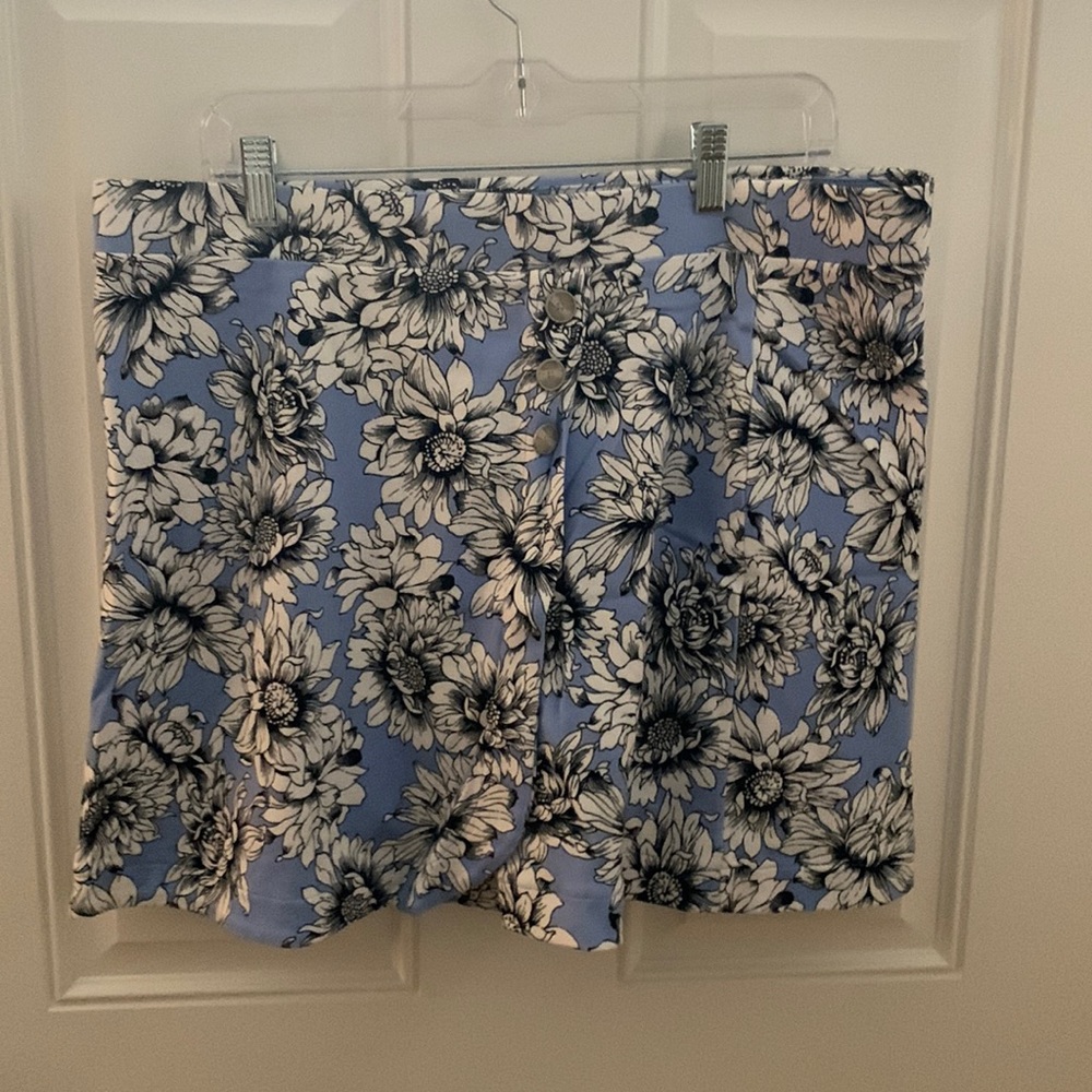 Jones New York 2 pairs Grey and Print